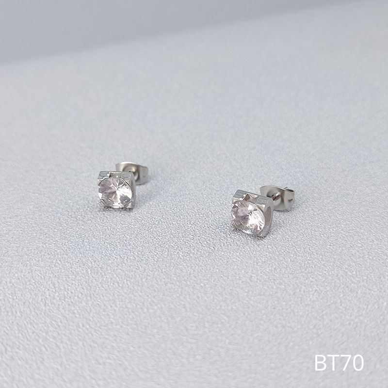 Bông tai nữ titan không đen BT70