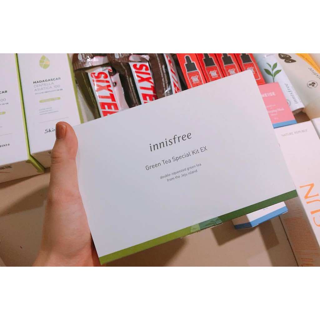 Bộ Innisfree Green Tea Special Kit EX Kit 4 Item cho da dầu, da hỗn hợp thiên dầu, da mụn và nhạy cảm.