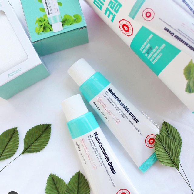 KEM DƯỠNG GIẢM MỤN A’PIEU MADECASSOSIDE CREAM ( TÁCH SET KO CÓ VỎ HỘP )