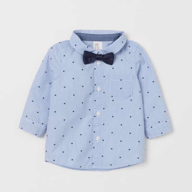 Sơ mi H&M cho bé trai mặc đi chơi đi học đều rất ok luôn nè. Áo kèm nơ thắt mặc lên công tử cực kỳ. Cưng xỉu luôn á 😍😍