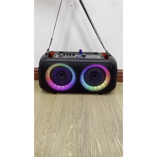 Loa karaoke bluetooth Q68 loa sách tay bass cực mạnh hát cực hay tặng kèm 1 micro không dây