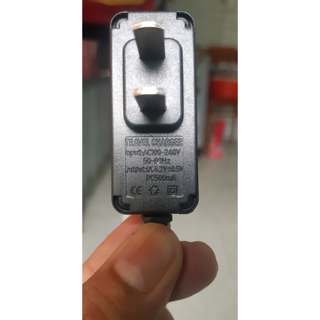 Củ sạc dùng cho đèn đội đầu, đèn pin cầm tay 4,2V đui chuột