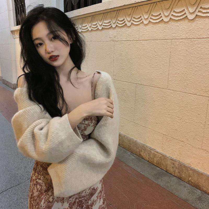 Bộ Áo Khoác Sweater Dệt Kim + Áo Hai Dây In Họa Tiết Thời Trang Thu Đông 2020 | BigBuy360 - bigbuy360.vn