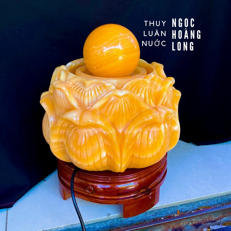 Thuỷ luân nước được chạm hình hoa sen tỉ mĩ , tài lộc , may mắn