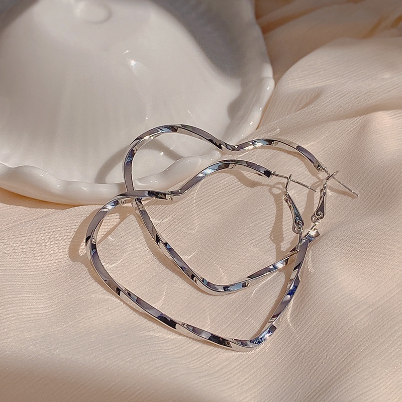 Bông Tai Hình Trái Tim Bằng Kim Loại Phong Cách Âu Mỹ Thời Trang Sang Trọng Cho Nữ