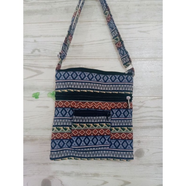 Túi đeo chéo 3 ngăn.