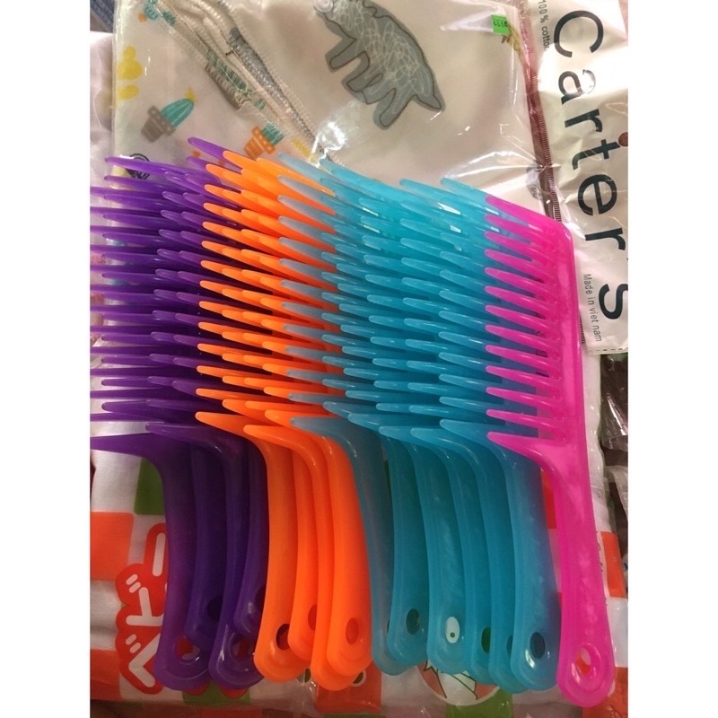 lược nhựa răng thưa loại lớn chuyên gỡ rối  chải tóc uấn có nhiều màu (shop giao màu ngẫu nhiên)