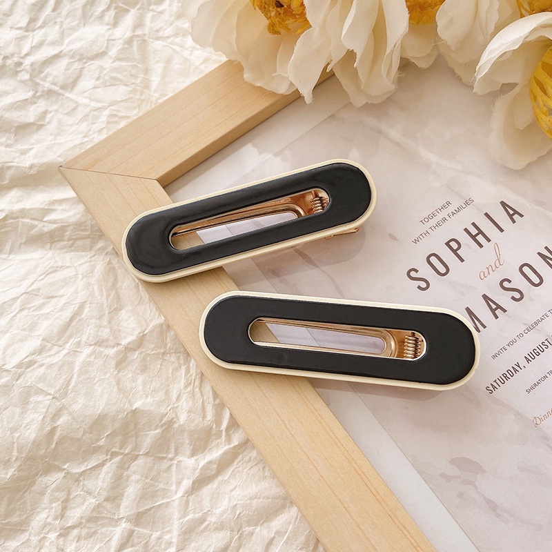 Kẹp Tóc Mỏ Vịt Một Bên Họa Tiết Caro Trắng Đen Không Đường May Cho Nữ