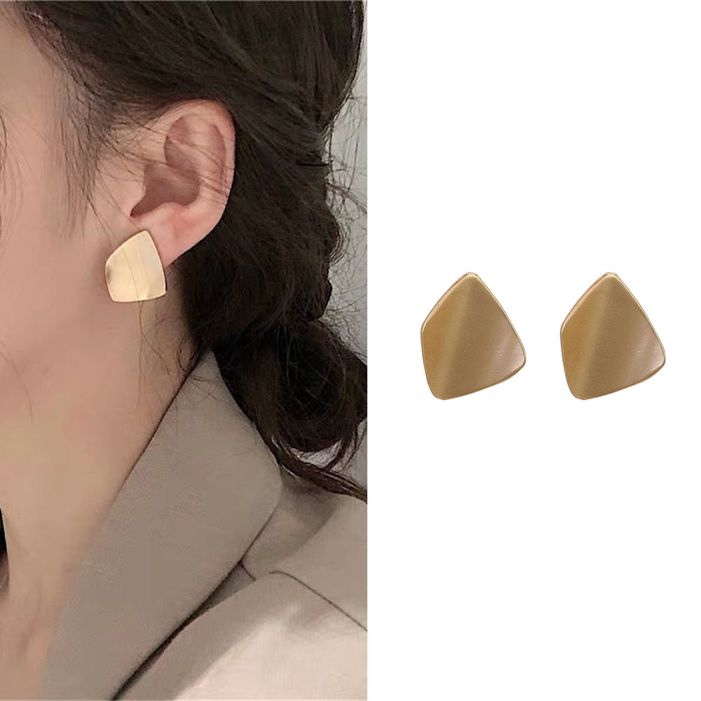 Khuyên Tai Nữ Trang Dáng Dài Tạo Hình Độc Đáo