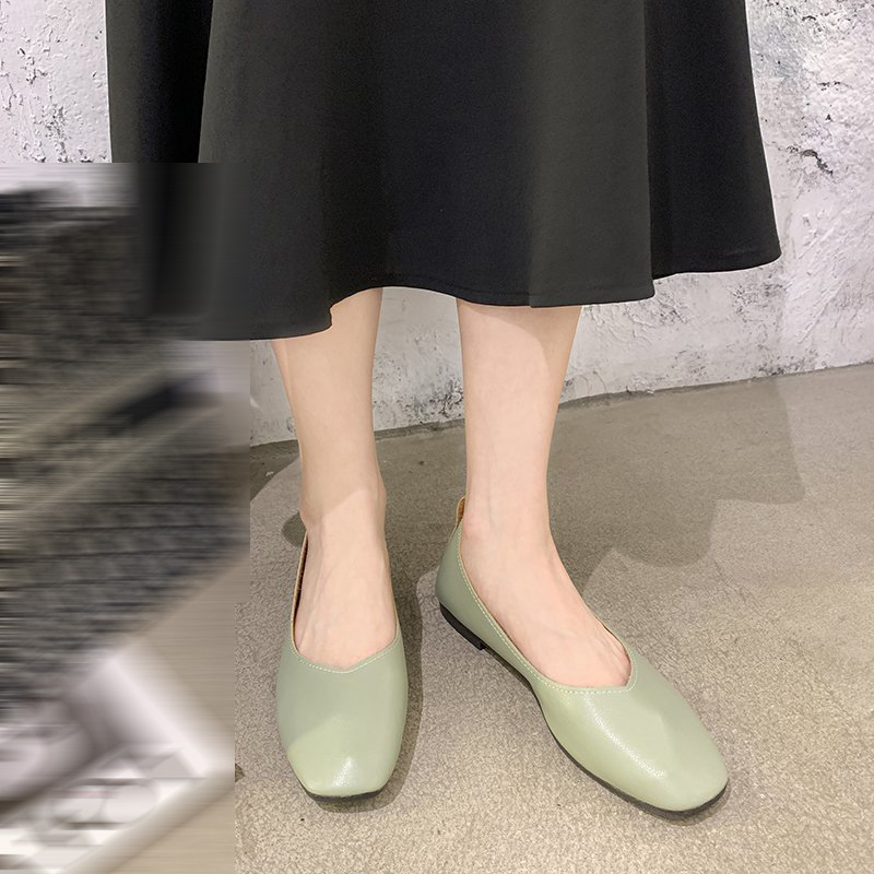 Giày đế bệt làm bằng da mềm phong cách cổ điển với mũi giày vuông