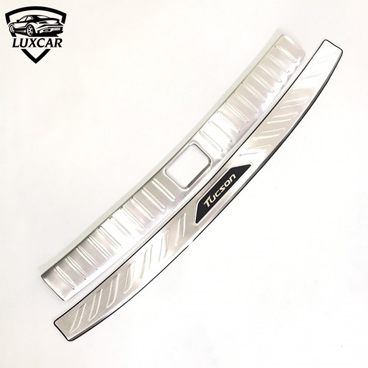 Ốp chống trầy xước cốp xe HYUNDAI TUCSON 2016-2021 | LUXCAR chất liệu INOX-TITAN cao cấp