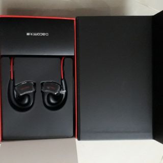 Tai nghe  bluetooth CHỐNG NƯỚC cực tốt