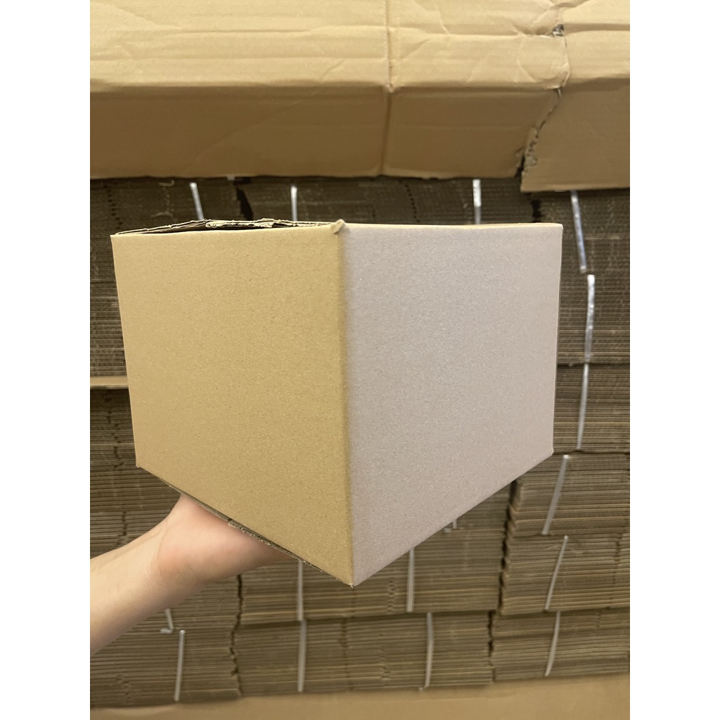 20 hộp carton 3 lớp 20x20x15 dùng để đóng gói hàng hoá, mỹ phẩm, đèn để bàn,...