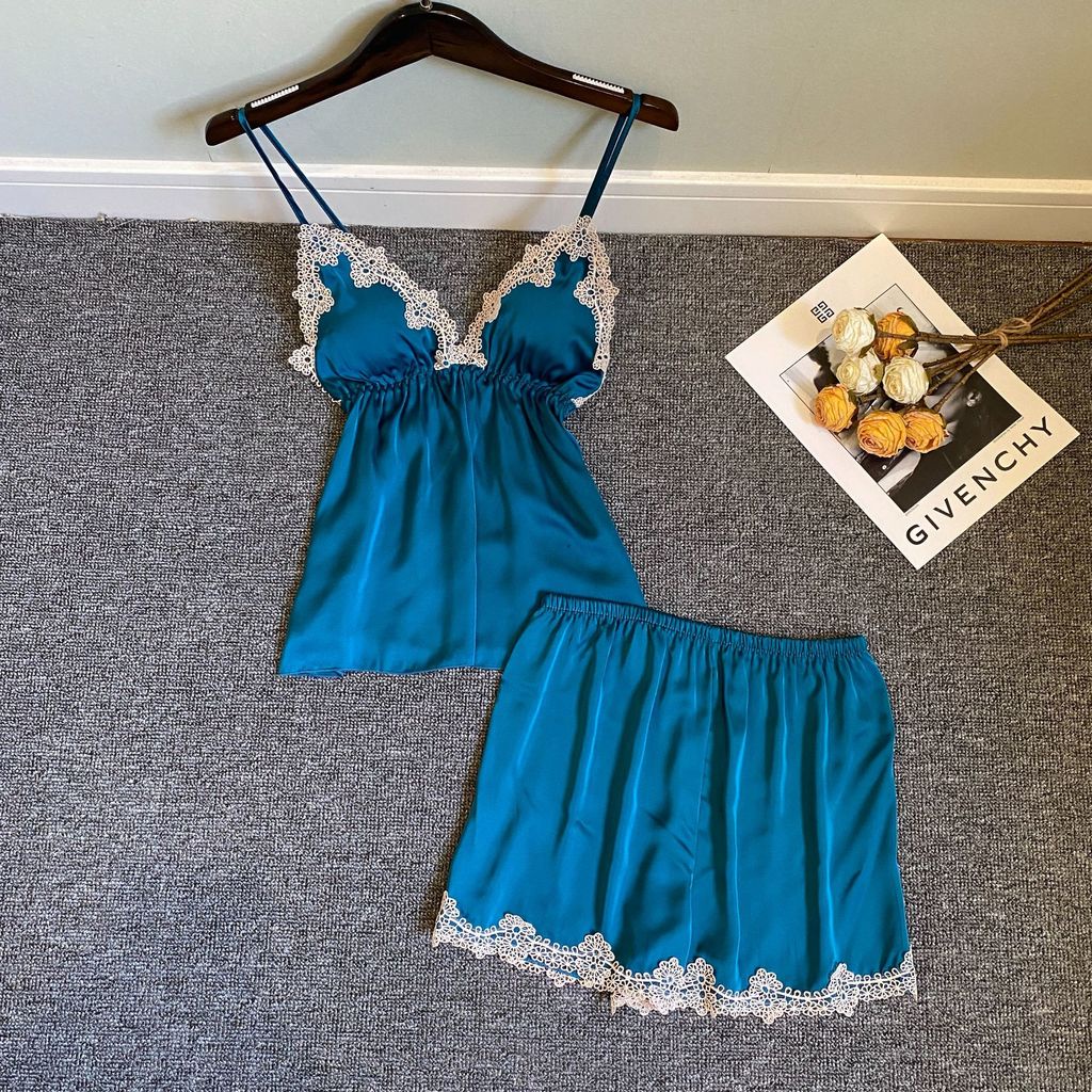 Bộ Đồ Ngủ Hai Mảnh Bằng Lụa Mát Phối Ren Hở Lưng Phong Cách Quyến Rũ Hàng Mới Dành Cho Nữ