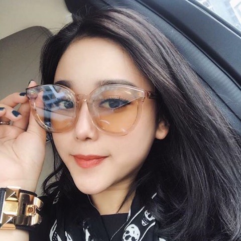 Kính mát nữ thời trang chữ V