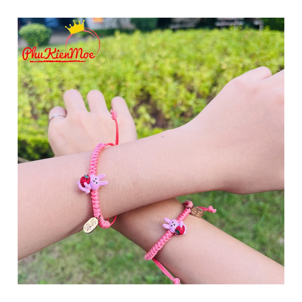 Vòng tay dây rút hình chú thỏ ôm quả dâu màu hông đáng yêu cute, PhuKienMoe handmade
