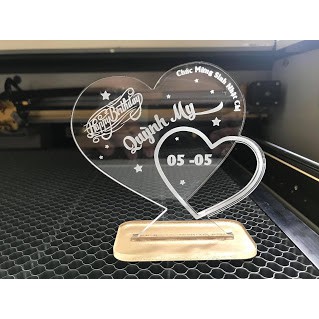 Quà chúc mừng sinh nhật khắc theo yêu cầu phù hợp để tặng người thân bạn bè mẫu trái tim. | BigBuy360 - bigbuy360.vn