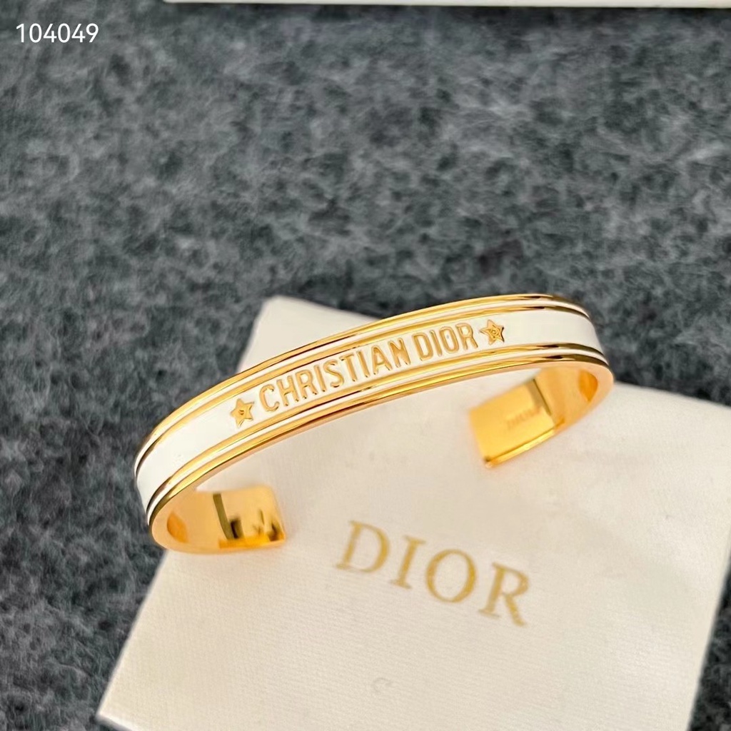 Vòng Tay Dior In Chữ Và Ngôi Sao Dễ Thương