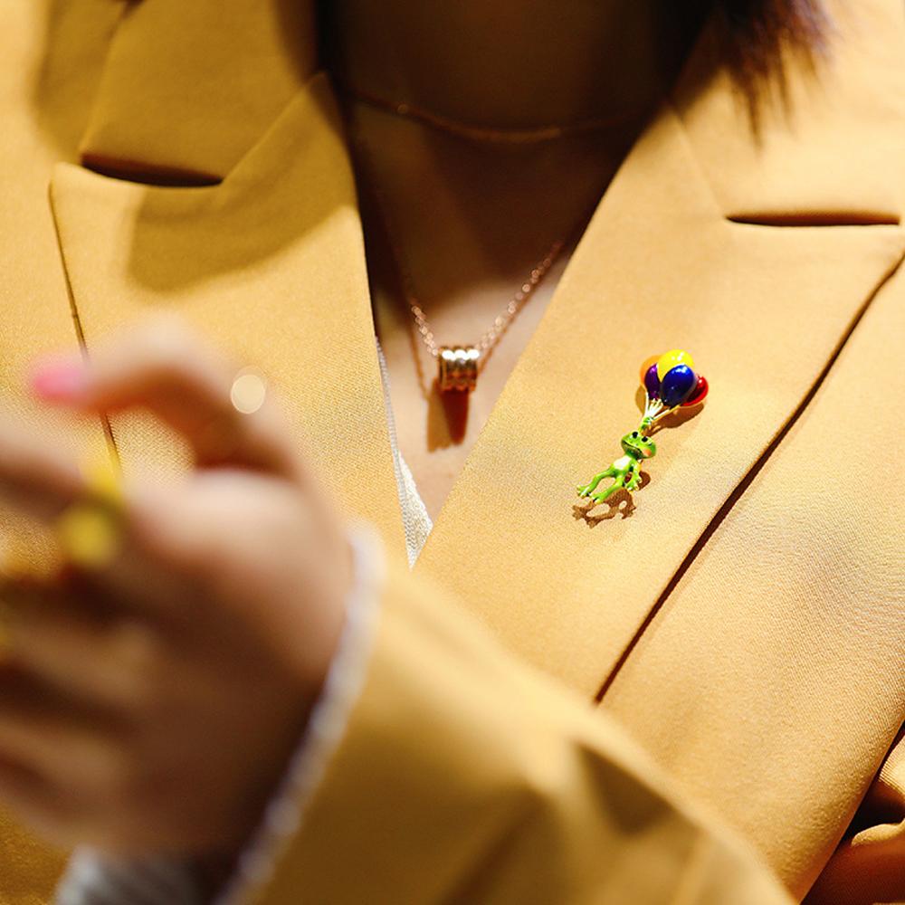 Ghim Cài Áo Hình Ếch Và Bong Bóng VANES1 Thời Trang