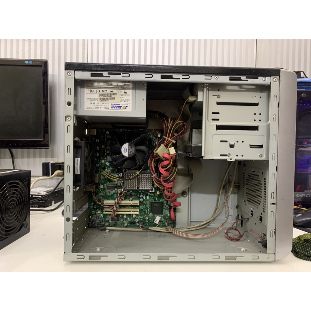 Máy tính đồng bộ học online, lướt web xem phim