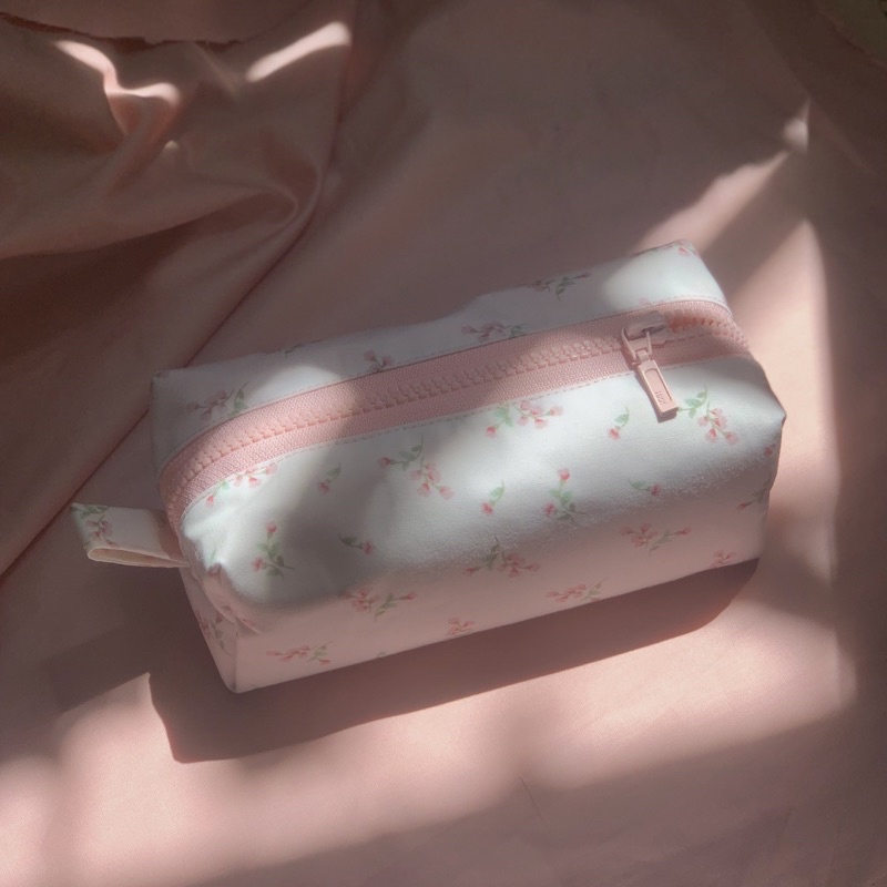 Hộp Bút Hoa Nhí Nền Trắng 🤍