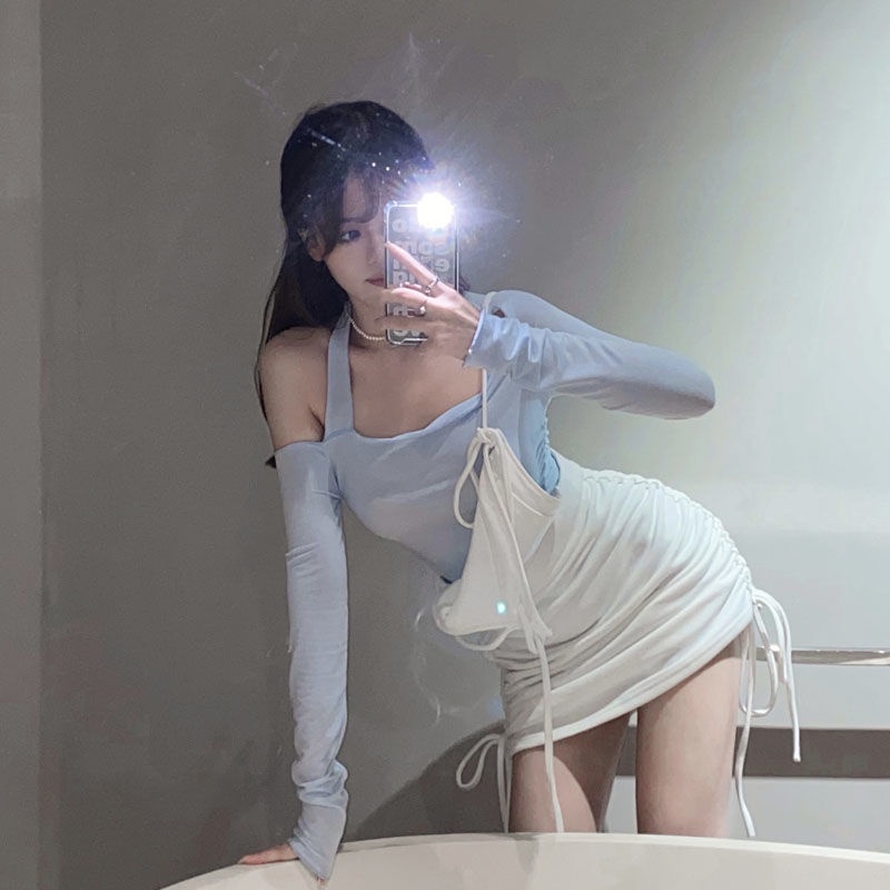 Áo Kiểu Tay Dài Trễ Vai Màu Xanh Dương Trẻ Trung Quyến Rũ