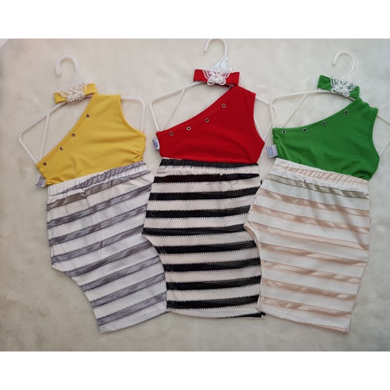 Set lệch vai bé gái
