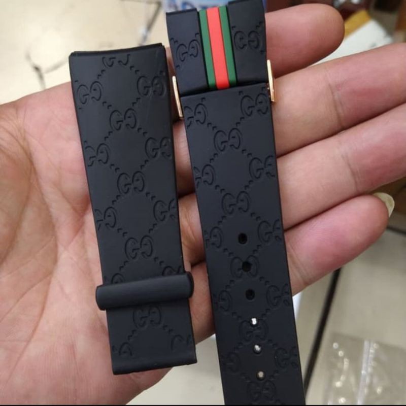 Đồng Hồ Đeo Tay Kỹ Thuật Số Gucci Dây Cao Su Cao Cấp
