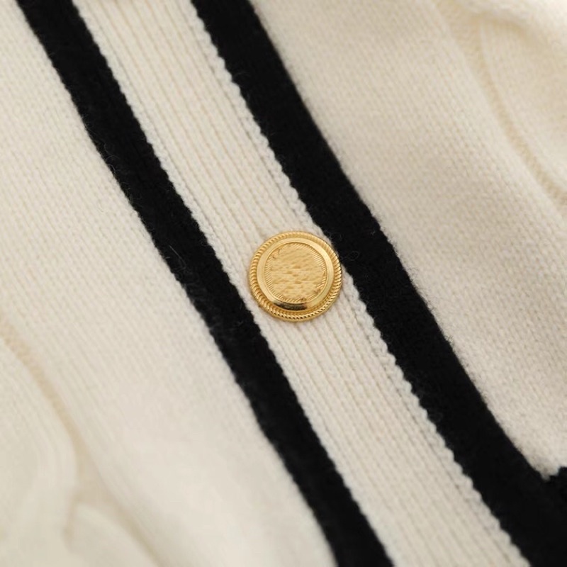 Cardigan viền khuy vàng (Trắng/Đen) | BigBuy360 - bigbuy360.vn