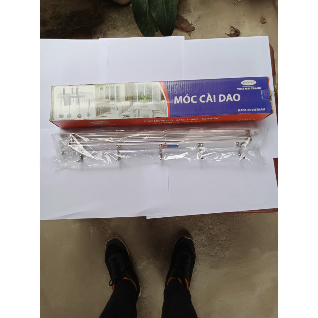 Giá treo dao thớt, móc cài dao treo thớt, gắn tường Inox dài 40cm có 5 móc và 3 hàng cài dao