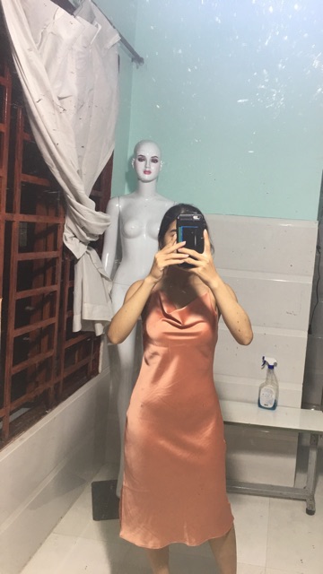 Đầm cổ đổ satin lụacao cấp video thật 100% | BigBuy360 - bigbuy360.vn