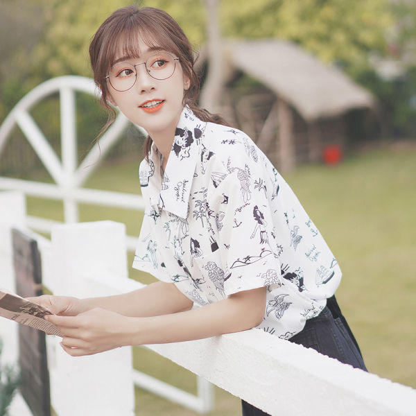 Áo sơ mi tay ngắn hoạ tiết hoa thiết kế dáng rộng che khuyết điểm