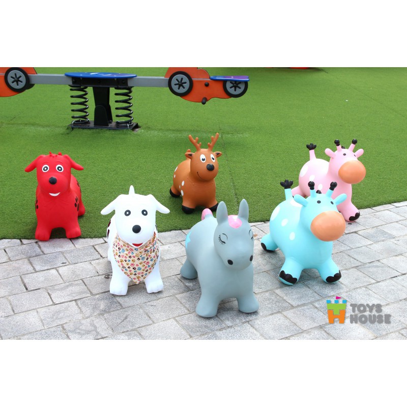 Thú nhún bơm hơi hình tuần lộc Toys House chó trắng