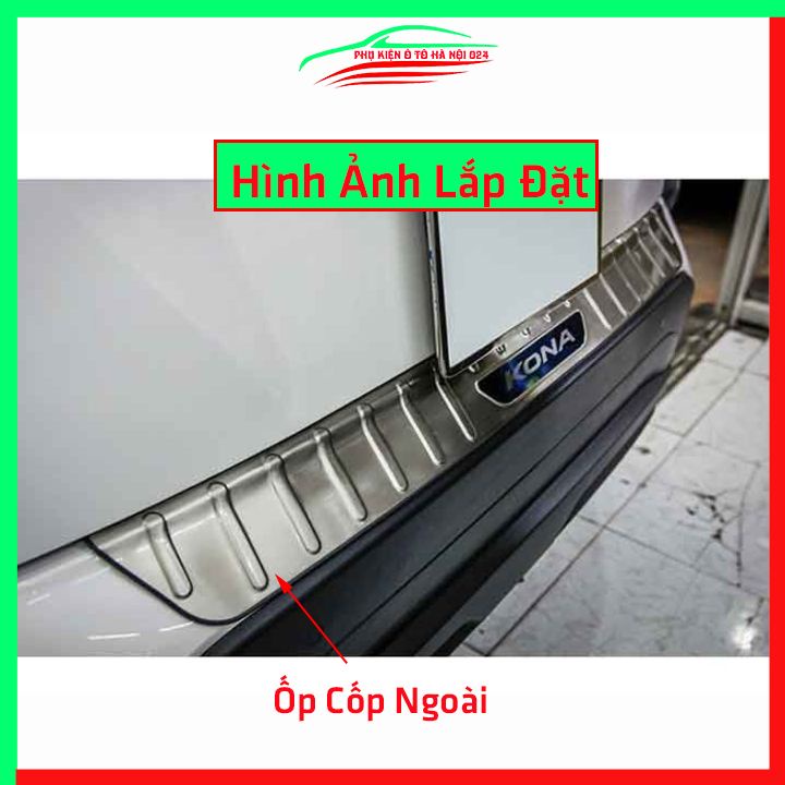 Ốp chống trầy cốp Hyundai Kona inox sáng bóng