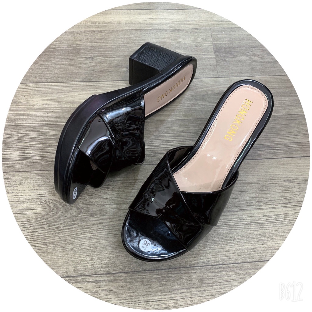 Dép nữ quai chéo da bóng siêu nhẹ cho các mẹ và bà sang chảnh