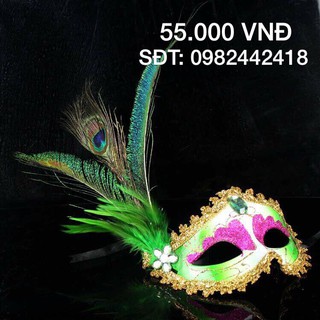 Mặt nạ nửa mặt có lông vũ và hoa