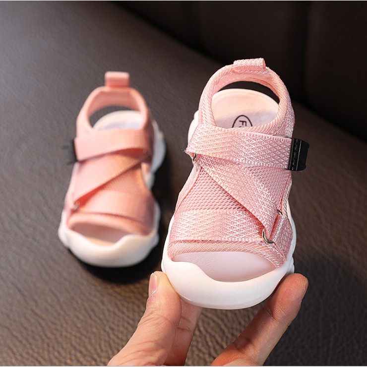 Dép sandal quai chéo chống vấp cho bé