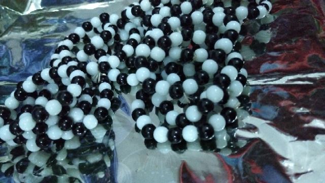 Combo 10 chuỗi đeo tay y hình 10li<br>Giá sỉ 99k 10 chuỗi.<br>Mua về bán lẻ lại 30k đến 45k 1 chuỗi nhé các bạn
