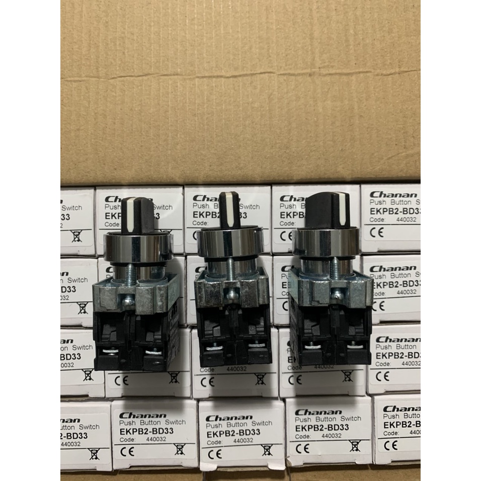 Chuyển mạch 3 vị trí thân sắt EKPB2-BD33 (CHANA)