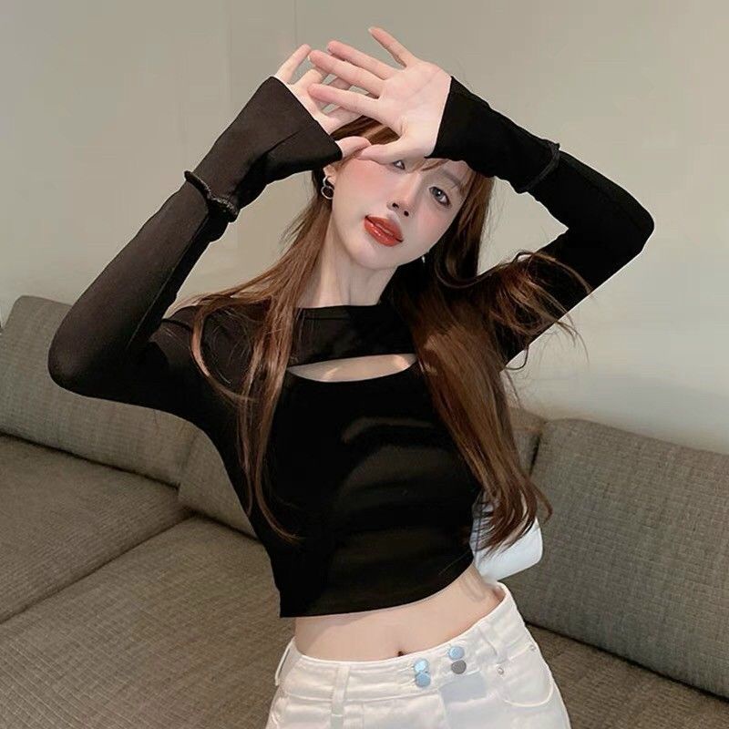 Áo croptop tay dài khoét thân áo trước