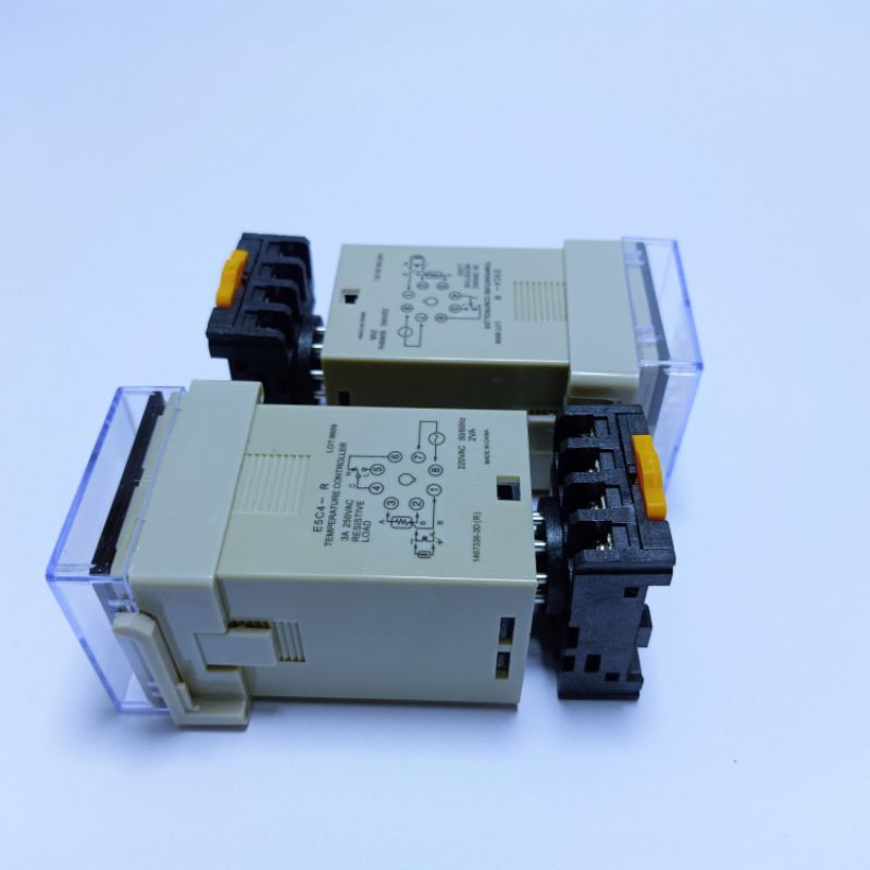 Bộ Điều Khiển Nhiệt Độ - Đồng Hồ Nhiệt Độ Omron E5C4 / E5C2 Tặng Kèm Đế