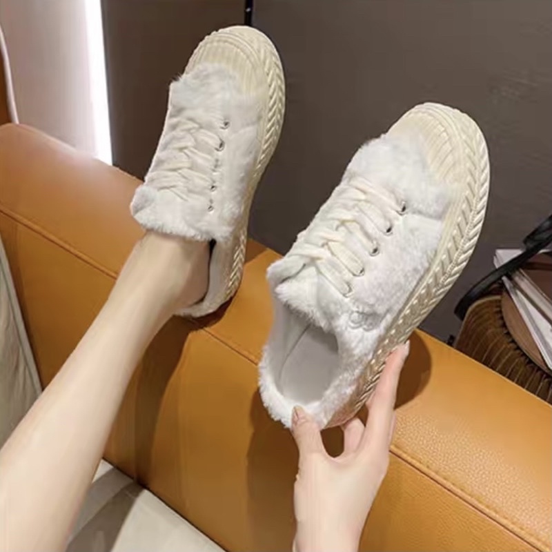 Sục lông thêu chữ B thời trang