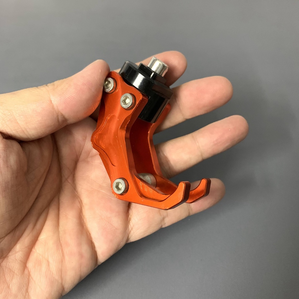 Móc treo đồ kiểu UNI-RACING cho xe máy - Nhôm cnc, kiểu dáng siêu nhân, phù hợp mội loại xe (màu sắc ngẫu nhiên)