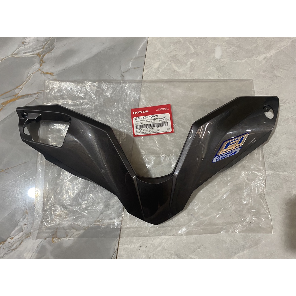 Trang trí nắp trước tay lái - chữ V ốp trước HONDA AIR BLADE 125 năm 2017-2018 màu Xám đen. *NHB83M* 53225K66V00ZW