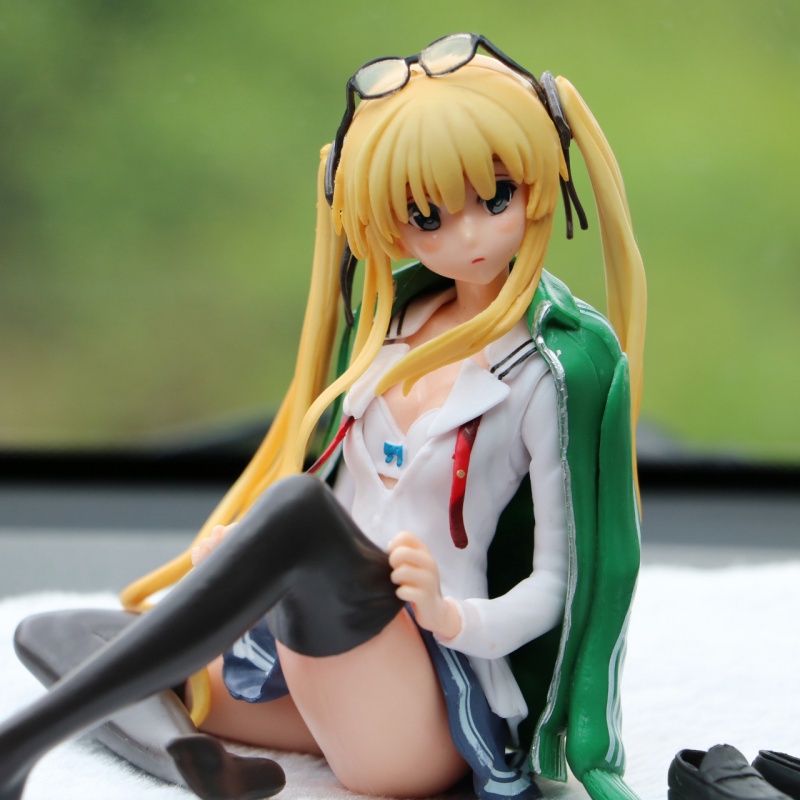 Mô hình nhân vật anime nữ có thể điều chỉnh tư thế ngồi trang trí xe ô tô