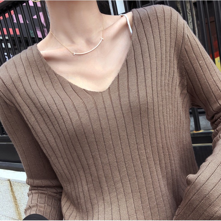SẴN_Áo Len Cổ V Dáng Mỏng Sọc Dọc MOEA33