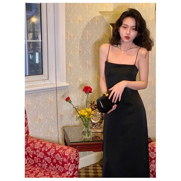 Đầm hai dây lụa cổ ngang đơn giản xẻ tà cao Linari D14