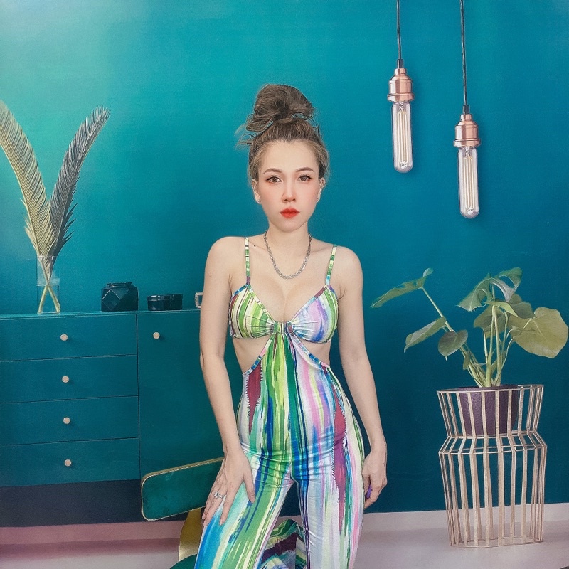 Jumsuit dài ống loe, khít dáng, mẫu xinh k đụng hàng 😍