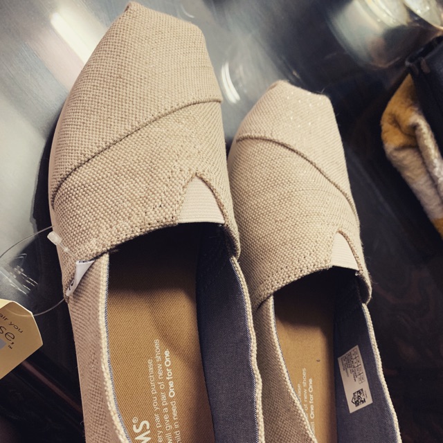 toms natural metallic burlap