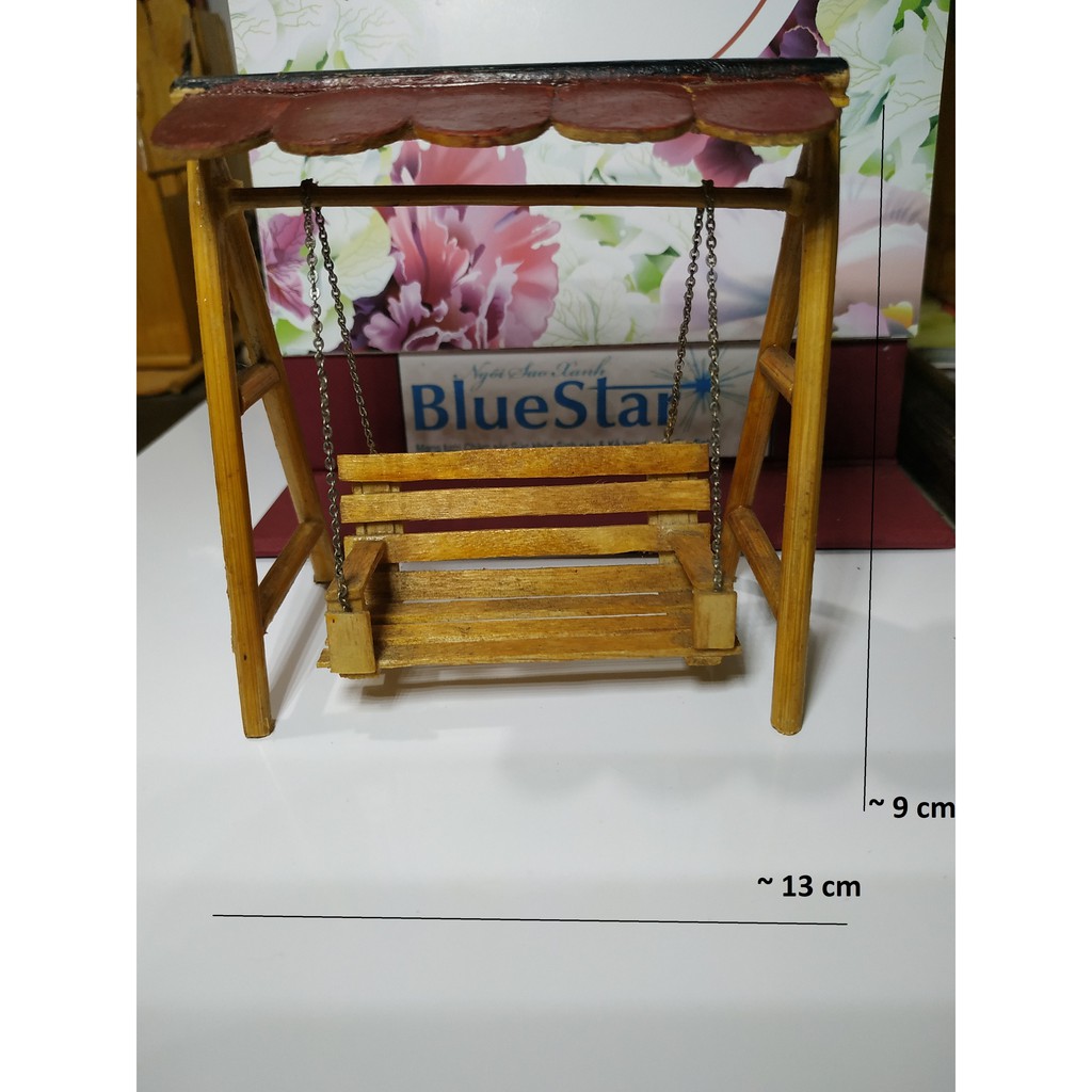 Mô hình xích đu gỗ trang trí trưng bày cho nhà búp bê.